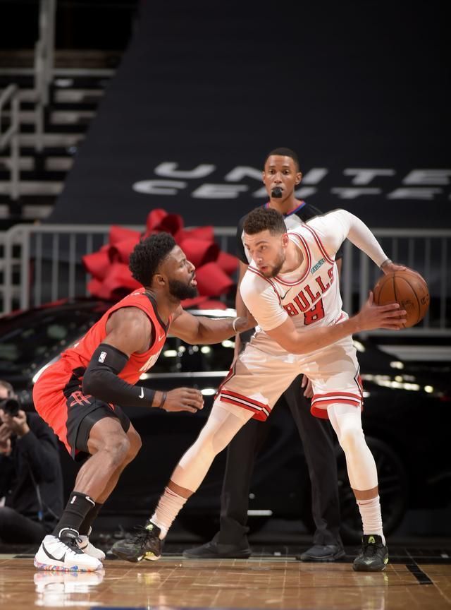 开拓者欣喜接连签约两名球员