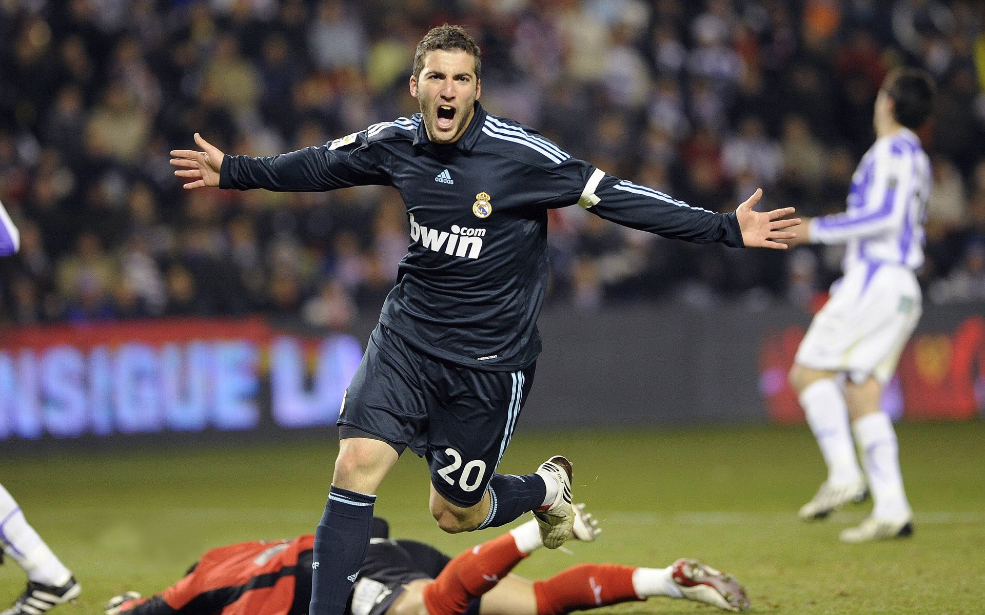 开云APP-逆转之夜，郑思维惊艳四座，韩国队绝境逢生